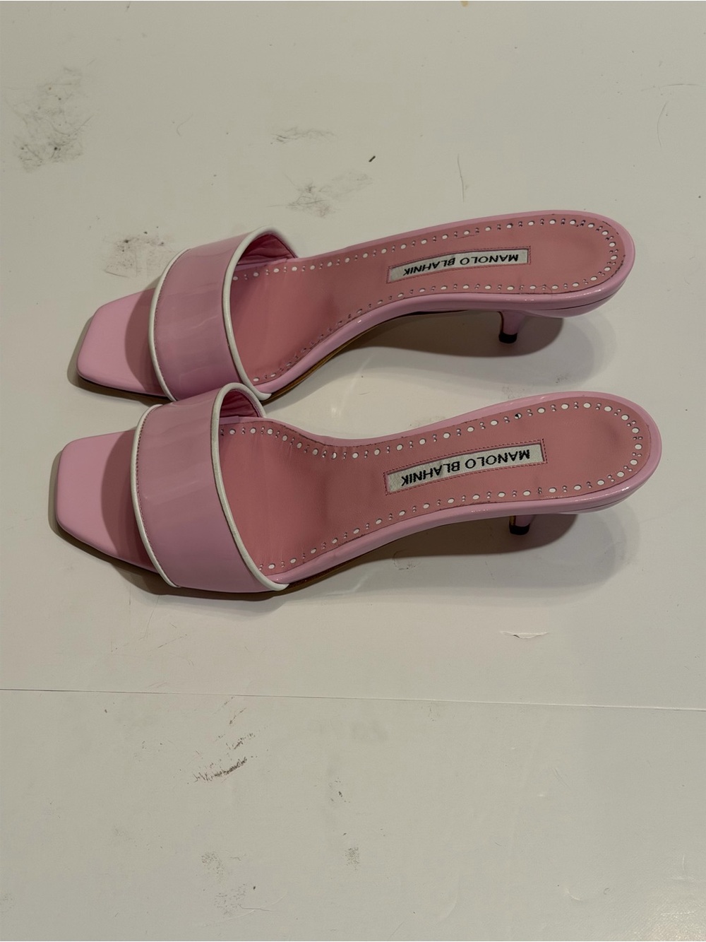 ✨Authentic✨ Manolo Blahnik Pink Patent Slide Mules with White Trim